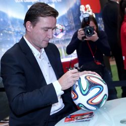 Od pátku do neděle je v plzeňské Olympii k vidění trofej Ligy mistrů, podepíše se V. Šmicer 