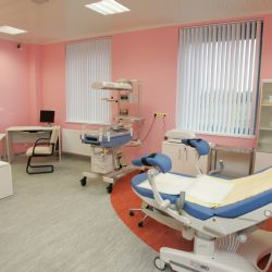 Od úterka nemusí tátové u porodu ve FN Plzeň platit