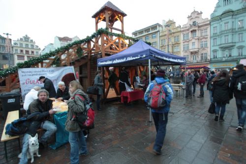 Foto: Plzeňské náměstí v pátek provoní vánoční gulášovka