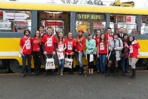 Foto: Plzeňští studenti bojují proti AIDS. Pondělkem startuje týden akcí