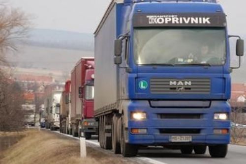 Foto: Obce na Rokycansku bojují za zákaz průjezdu kamionů