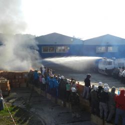 Policisté zasahovali proti demonstrantům i squatterům. Na cvičení ve Zbiroze 
