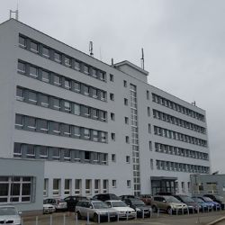 Před plzeňským registrem vozidel v Koterovské dojde od pondělka k omezení parkování