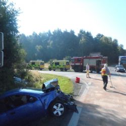Při nehodě u Chválenic skončilo auto na střeše