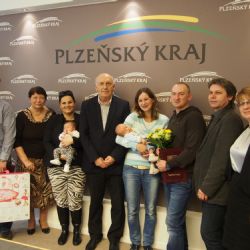 První holčička a kluk letošního roku dostali dárky