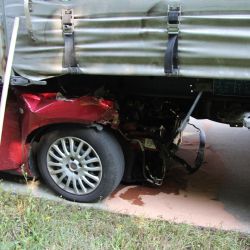 Řidič si pod kola autobusu na D5 zřejmě lehl