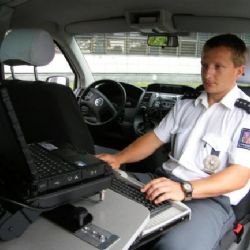 Motocyklista se střetl s osobním autem