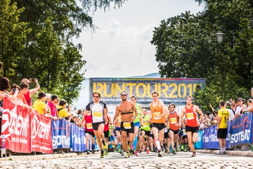 Foto: RunTour 2016 bude mít rovných deset závodů!  Nově se poběží na trati slavné Velké Pardubické 