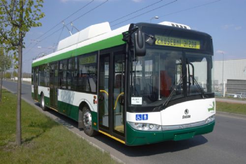 Foto: V Plzni od pondělí jezdí sedm nových trolejbusů