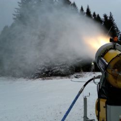 Špičák znovu zasněžuje, brzy chce otevřít lyžařům