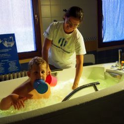 Stacionář Človíček v Plzni má novou hydromasážní vanu díky veřejné sbírce