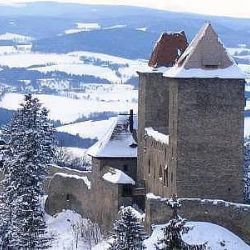 Šumavský hrad Kašperk od pondělka otevírá brány. Zjistíte, jaké byly zimy ve středověku 