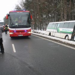 U Všerub boural v úterý autobus s malými dětmi, jely z divadla 