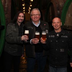 Uriah Heep před koncertem ochutnali pivo přímo v Prazdroji