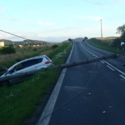 V Přešticích řidič přerazil autem sloup elektrického vedení 