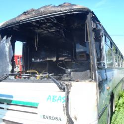 Autobus měl srazit chodkyni, upadla opilá sama 