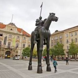 Západočeská galerie v Plzni zve ve středu na promítání dokumentu Odvaha o vzniku Rónovy sochy 