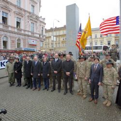 Američané navštívili Plzeň, vítaly je davy lidí. Konvoj projede ve středu 