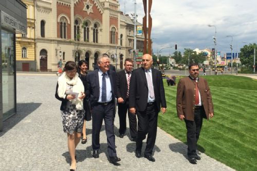 Foto: Zástupci vlády Dolního Bavorska navštívili univerzitu i Techmánii