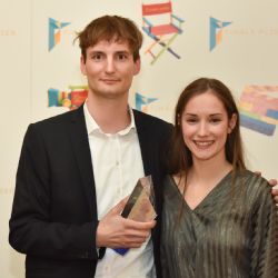 Zlatého ledňáčka na Finále Plzeň získalo drama Rodinný film režiséra Olma Omerzu 