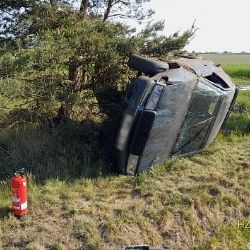 Nehoda u Pernarce: Mladá řidička narazila do stromu
