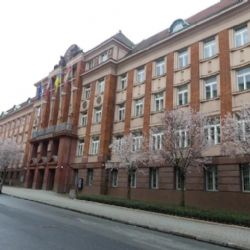 Policisté z Národní centrály proti organizovanému zločinu zasahují na krajském úřadě