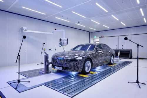 Obrázek - BMW i7 prochází akustickými testy
