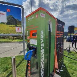 U Olympie vzniklo největší dobíjecí místo pro elektromobily 