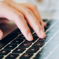 Žena z Plzně chtěla prodat mořskou pannu, přišla o 280 tisíc