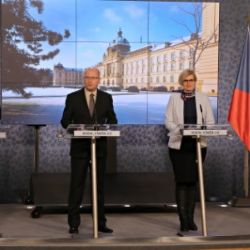 Bajka o české vládní koalici, březí svini a zlém vlku