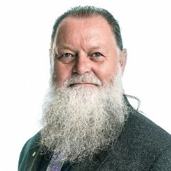 Senátor z ODS: S aktivními účastníky sametové revoluce se roztrhl pytel. Jako po roce 1945, to byl také každý partyzán