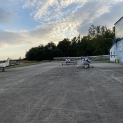 Vyměnit letiště Líně za gigantickou továrnu je chyba