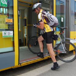 Plzeňské tramvaje nově přepravují kola každý den