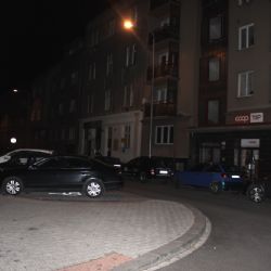 V noci z pátku na sobotu na Borech znásilnili ženu. Pachatel uniká