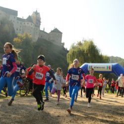 Běžíme na hrad Loket a můžeme i na pohádku a šermíře!