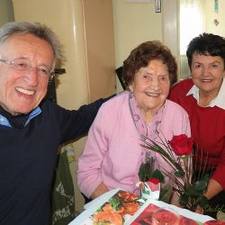 OSLAVILA 100 LET, VZPOMÍNALA NA JÍZDY V KOČÁRECH
