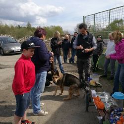 ŠMUDLINA PŘEDSTAVILA VEŘEJNOSTI CHLUPATÉ KAMARÁDY
