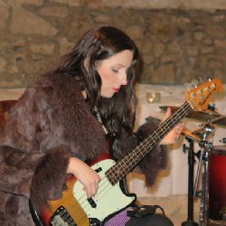 STŘÍBRŠTÍ MUZIKATI POMÁHAJÍ, Z NORSKA DORAZÍ I PLOŠINA
