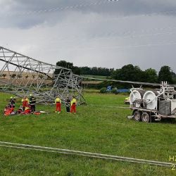 31letý muž těžce zraněn pádem stožáru na Plzeňsku