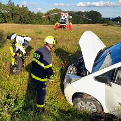 Mladá motorkářka těžce zraněna při předjíždění na Plzeňsku