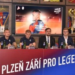 Plzeňské legendy ozdobí dresy, výtěžek pomůže nadaci