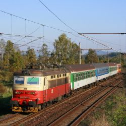 Tragédie na trati - neznámá osoba vběhla pod vlak u Klabavy
