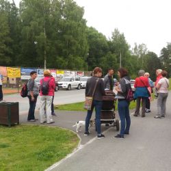 Občané Valchy se vydali na procházku se starostou 