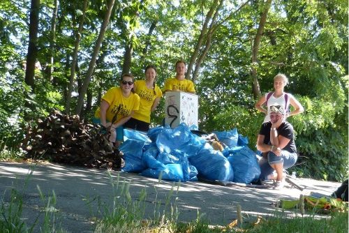 Foto: Plzeňský centrální obvod se zapojil do úklidové akce organizace Trash Hero