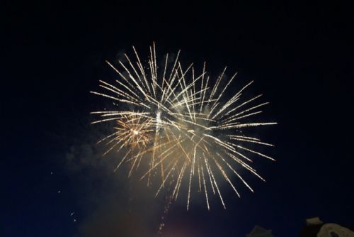 Foto: Tradiční novoroční ohňostroj rozzářil nebe nad Plzní