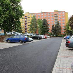 V zadních Skvrňanech se už lépe parkuje