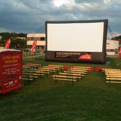 Ve čtvrtek ve Škodalandu zahájilo promítání letní kino