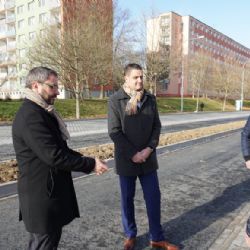 Zrekonstruovaná Lábkova ulice zvyšuje kapacitu i komfort parkování