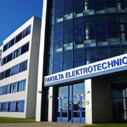 Univerzita v Plzni otevírá mimořádné studium pro veřejnost