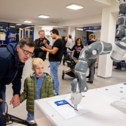 Vědecká noc v Plzni - jubilejní 20. ročník plný experimentů a poznání